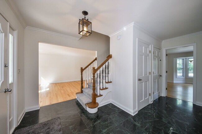 Foto del edificio - 825 Biltmore Ct