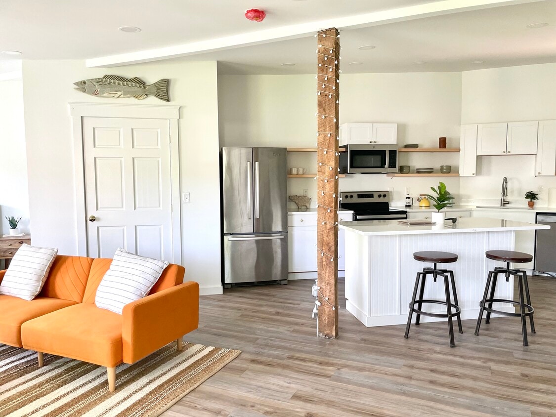 Primary Photo - 17 Page St