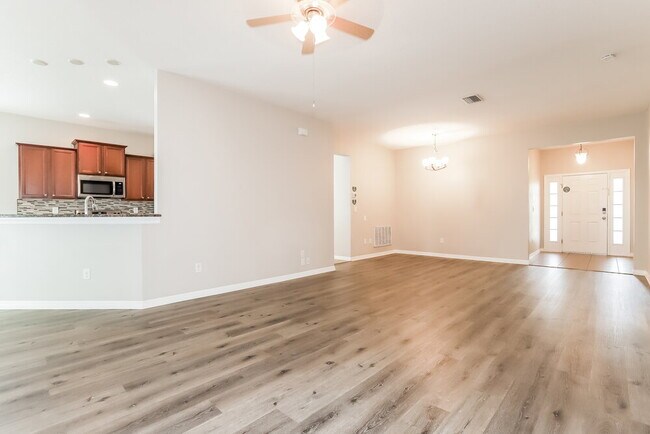 Foto del edificio - 511 Stone Briar Dr