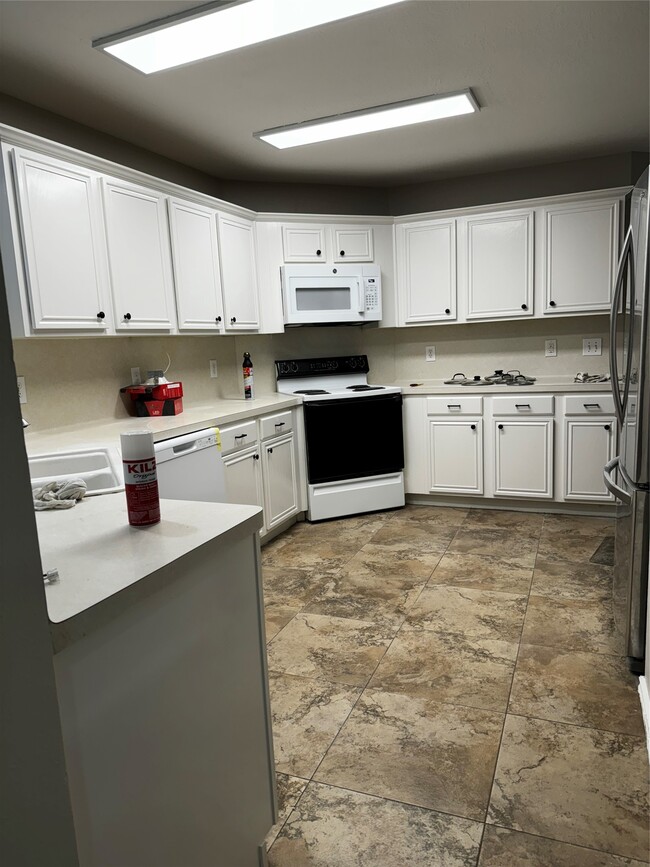 Building Photo - 18614 Timbers Dr
