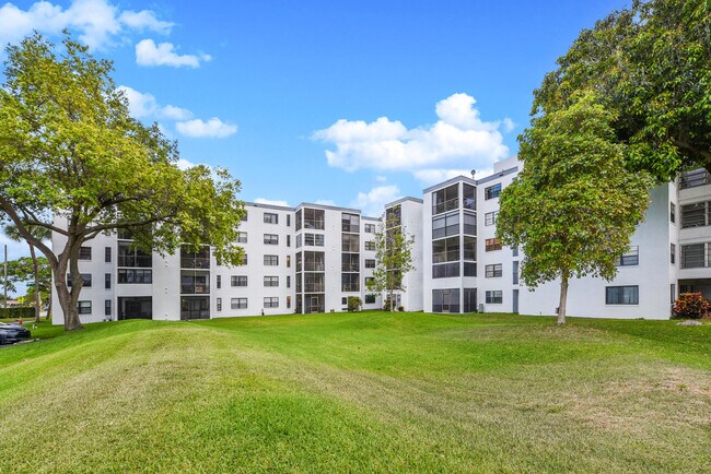 Foto del edificio - 9235 SW 8th St
