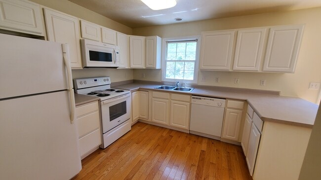 kitchen - 236 Donna Ave