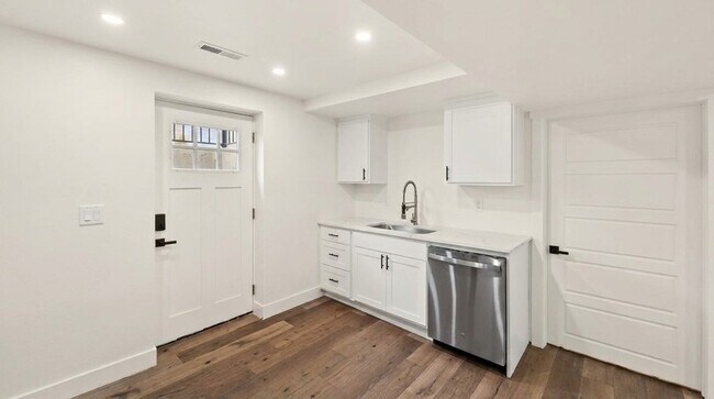 Foto del edificio - 9073 Elmhearst Dr