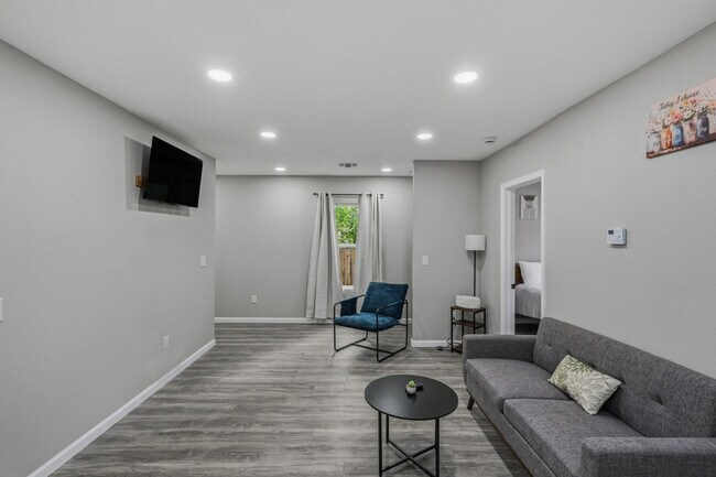 Foto del edificio - 2306 E Houston St