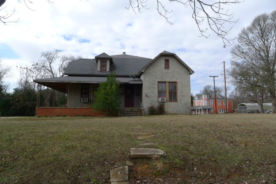 Foto principal - 811 N Cedar St