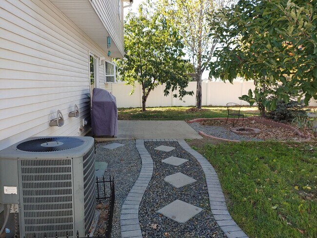 Building Photo - Beautiful Home in the Landings Neighborhood