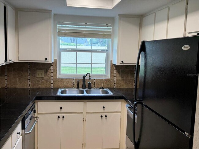 Foto del edificio - 3724 River Oaks Ct