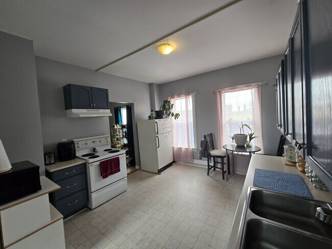 Photo du bâtiment - 49 Cranston Av