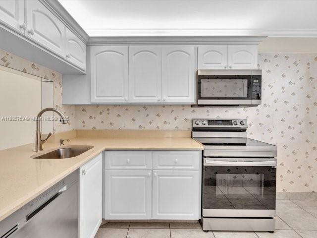 Foto del edificio - 9311 Orange Grove Dr