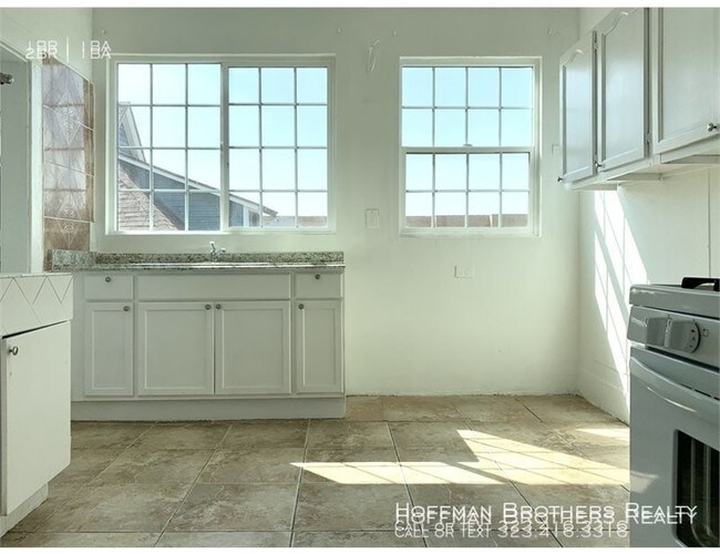 Building Photo - 405 N Soto