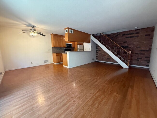 Building Photo - Bright 2-bedroom, 1-bath Townhouse-style Condo in San Jose