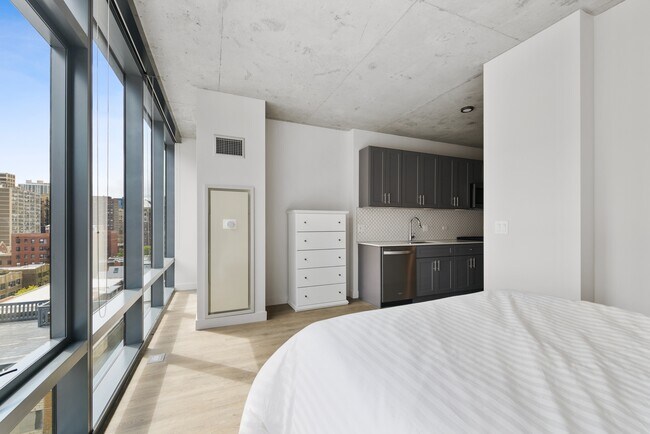 Foto del edificio - 450 W Belmont Ave