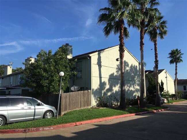 Building Photo - 8640 Victorian Village Dr