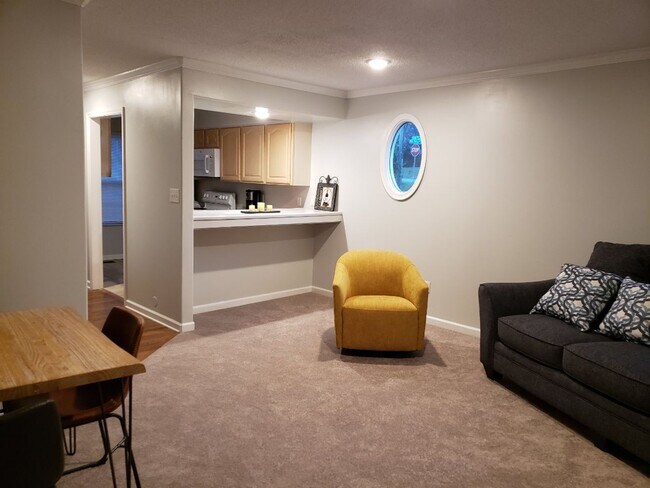 Photo - Knoxville 37912 - 2 bedroom 1.5 bath - Cal... House