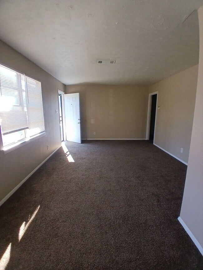 Foto del edificio - Freshly Renovated 4-Bedroom Home