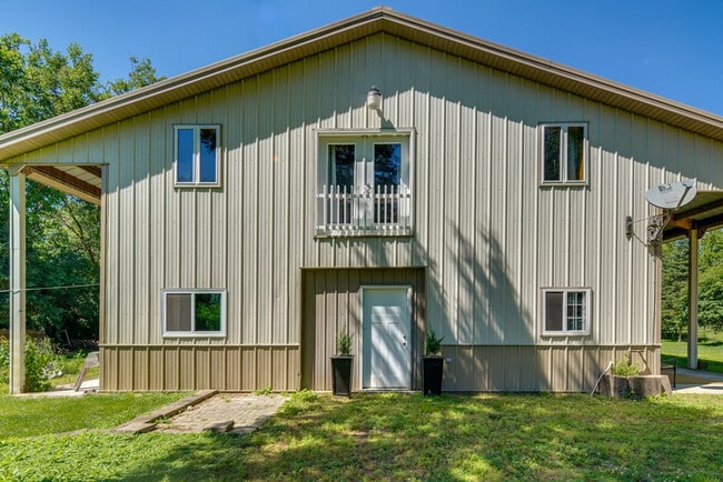 Building Photo - 27W172 Galusha Ave