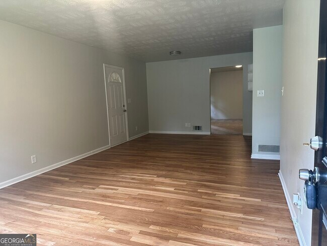 Foto del edificio - 4679 Bartlett Rd