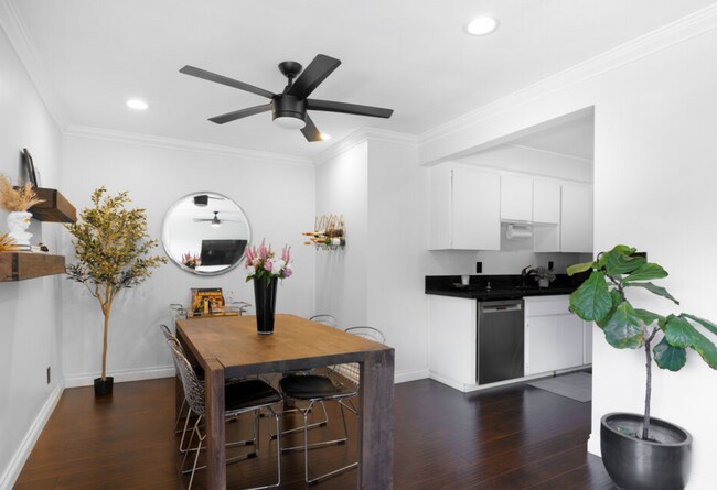 Foto del edificio - 5651 Windsor Way