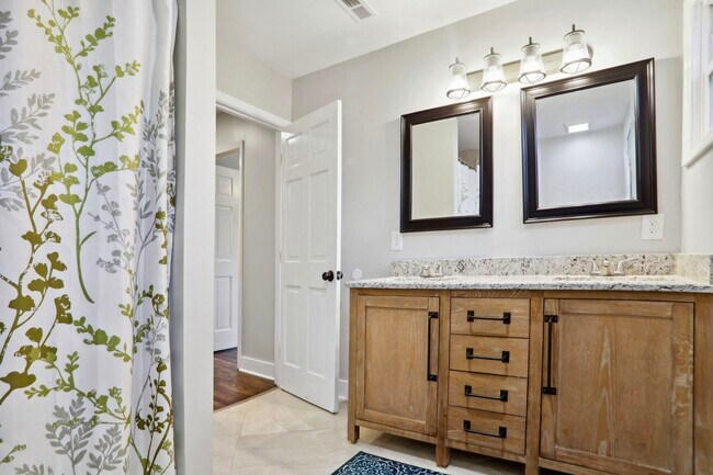 Foto del edificio - 2225 Beecher Cir SW