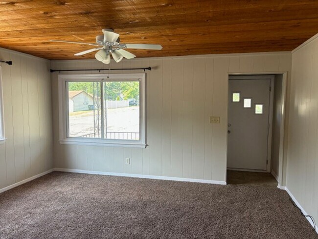 Foto del edificio - Charming 3 Bed 1 Bath Sheffield Lake Home