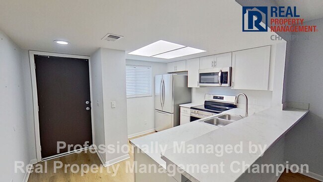 Foto del edificio - 2 BD/2 BA Ground Floor Condo in Holly Tree w/Community Pool