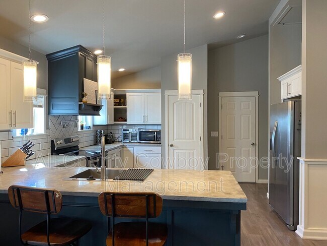 Foto del edificio - 352 N. Cedar St