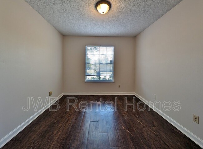 Foto del edificio - 1747 W 42nd St