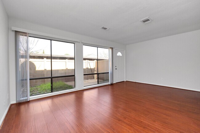 Building Photo - 12823 Briarwest Cir