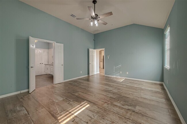 Foto del edificio - 8306 Hampton Bay Drive