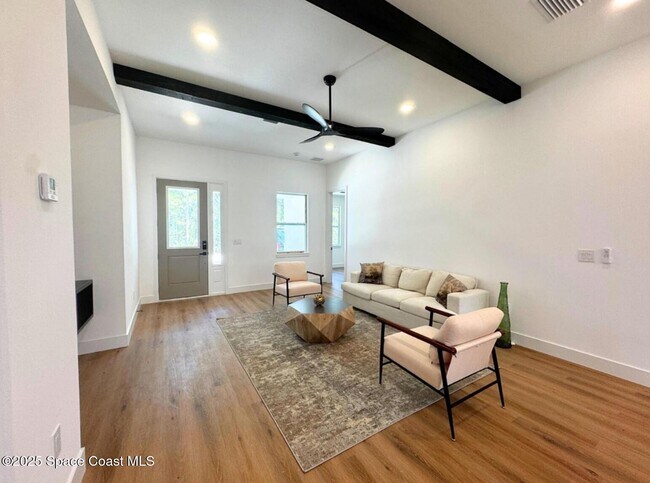 Foto del edificio - 410 Flat River St SW