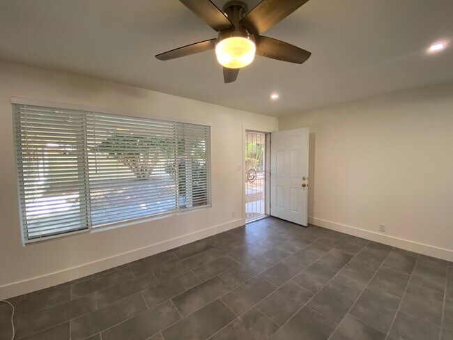Foto del edificio - 3629 E Glenrosa Ave