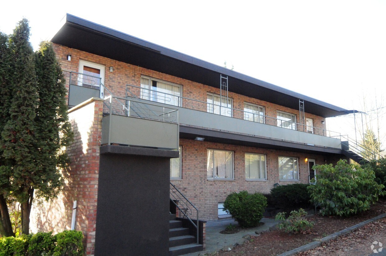 Foto principal - 8257 Corliss