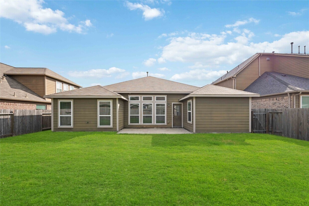 Building Photo - 14547 Myers Dr