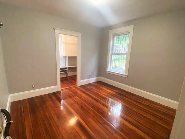 Building Photo - 40 Raddin Grove Ave