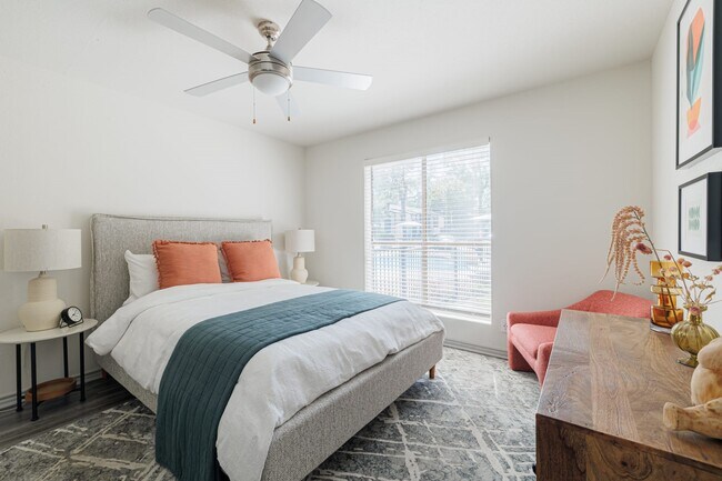 Foto del edificio - 200 Hollow Tree Ln