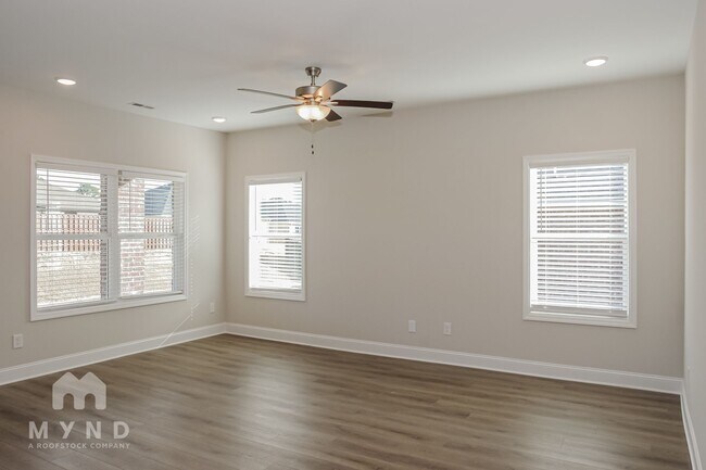 Foto del edificio - 221 Pine Is Ave