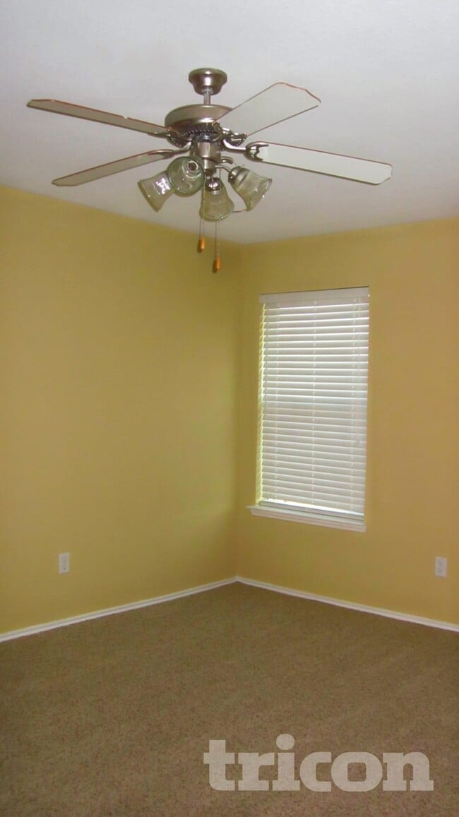 Building Photo - 1377 Meadowbrook Ln