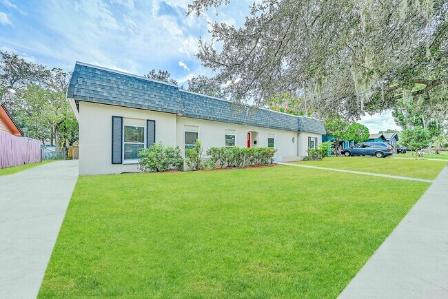 Foto del edificio - 5514 Valley Oak Dr