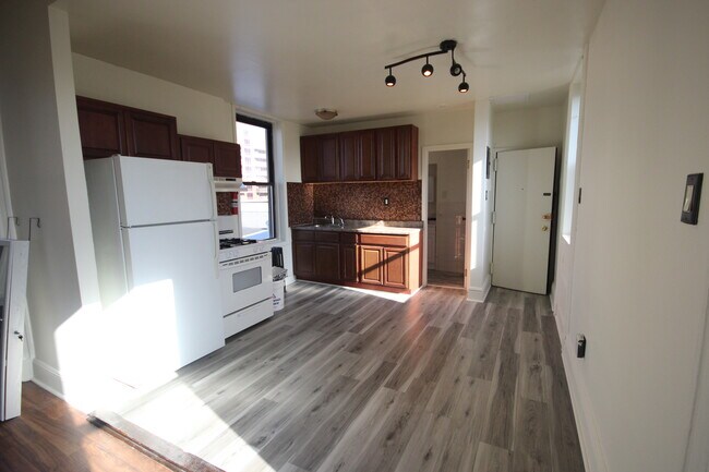 Building Photo - 204 Hudson St