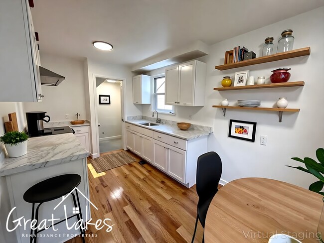 Building Photo - Beautiful 3 Bedroom 1 Bathroom now availab...