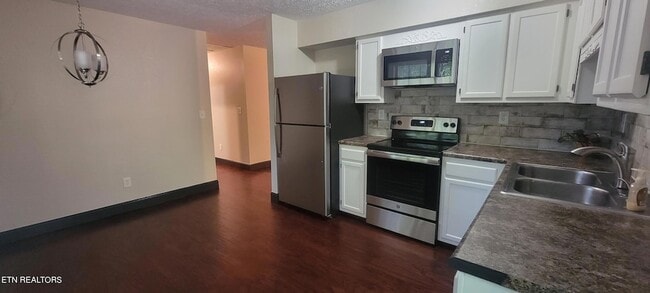 Building Photo - 710 Dailey Ave