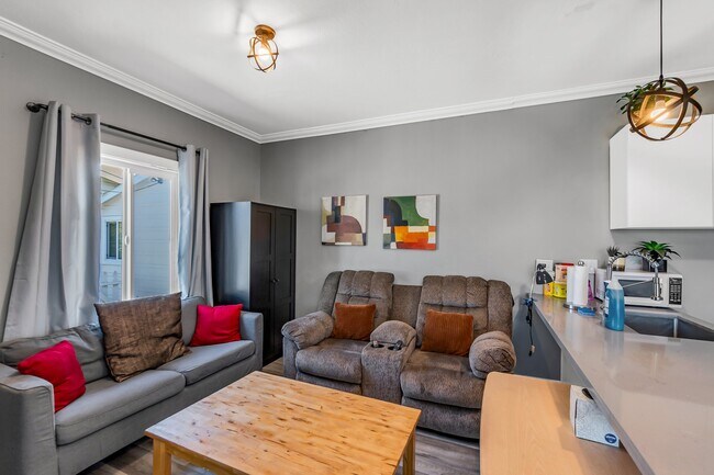 Foto del edificio - 701 Railroad Ave