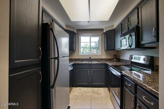 Foto del edificio - 9450 E Becker Ln