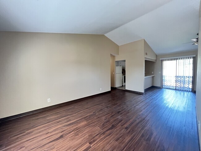 Foto del edificio - Lakewood Court Apartments