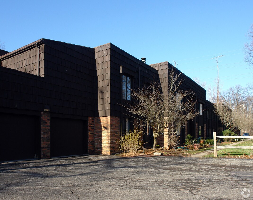Building Photo - 5607 Goodhue Rd