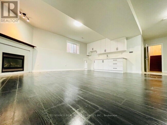 Photo du bâtiment - 7153 Kelly Dr