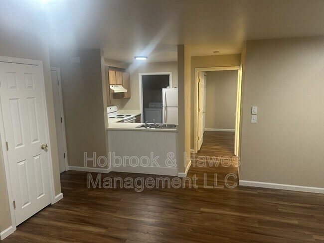 Building Photo - 4531 Boardwalk Dr