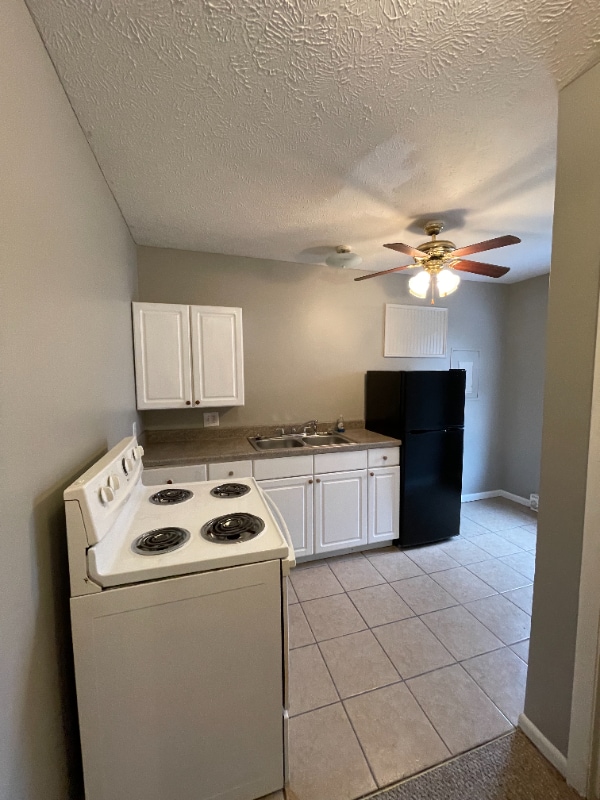 Primary Photo - 870 W Wood St