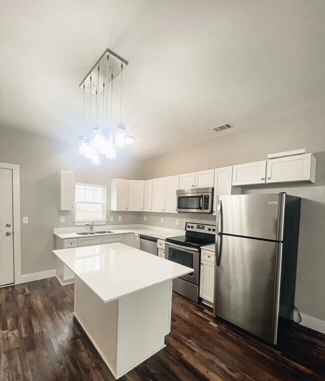 Building Photo - 240 Halo Dr