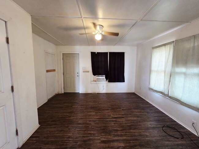 Building Photo - 1002 Runnels St